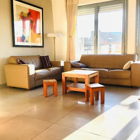 Magnifique 2 Chambres Avec Parking דירה