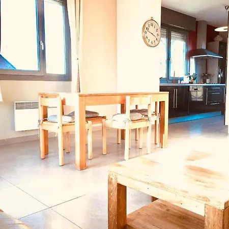 Magnifique 2 Chambres Avec Parking דירה