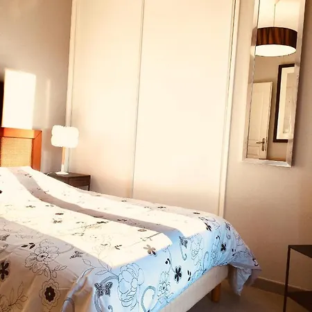 Magnifique 2 Chambres Avec Parking דירה *